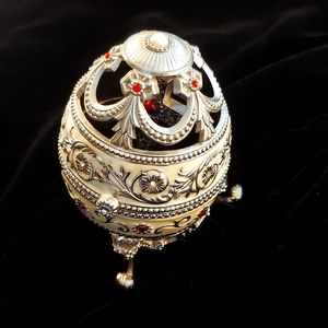 Vintage Cross Sankyo Jeweled Enamel Musical Egg